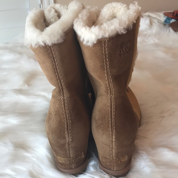 NWT SOREL JOAN OF ARCTIC SHEARLING WEDGE BOOT TAN - Picture 3 of 8